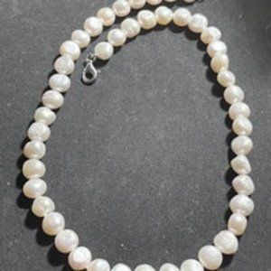 NWOT White Cultured Freshwater Pearls Necklace Boutique